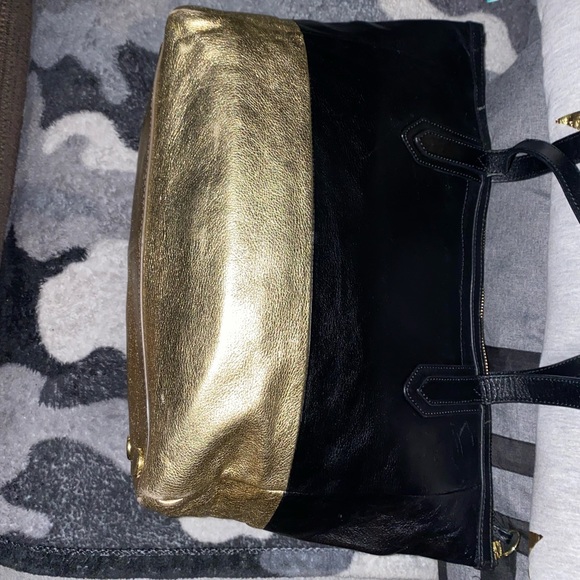 authentic fossil black & gold handbag - Picture 9 of 10